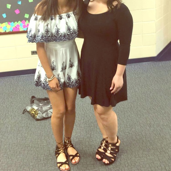 Blue and white romper - Picture 1 of 2